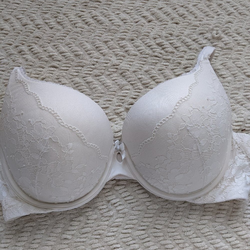 Victorias Secret Body by Victoria Perfect Shape White Lace Bra 36D EUC